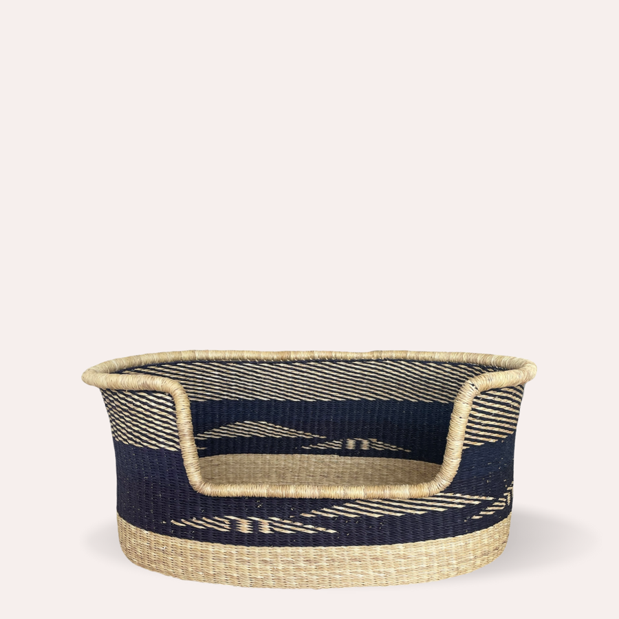Hand-woven dog basket no. 3